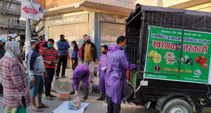 लकडाउनमा तरकारीको सेवा दिँदै जिल्ला कृषि संघ